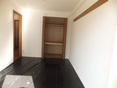 Receipt. There is storage of type closet in Japanese-style room