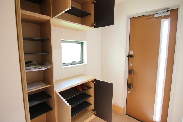 Living. 8 Building shoe box