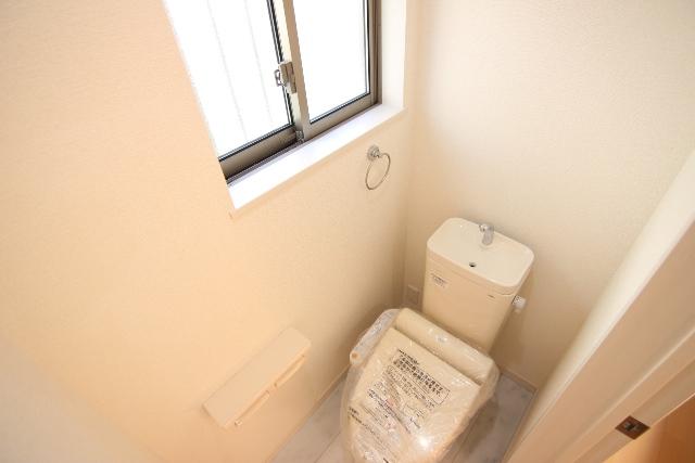 Non-living room. 8 Building toilet
