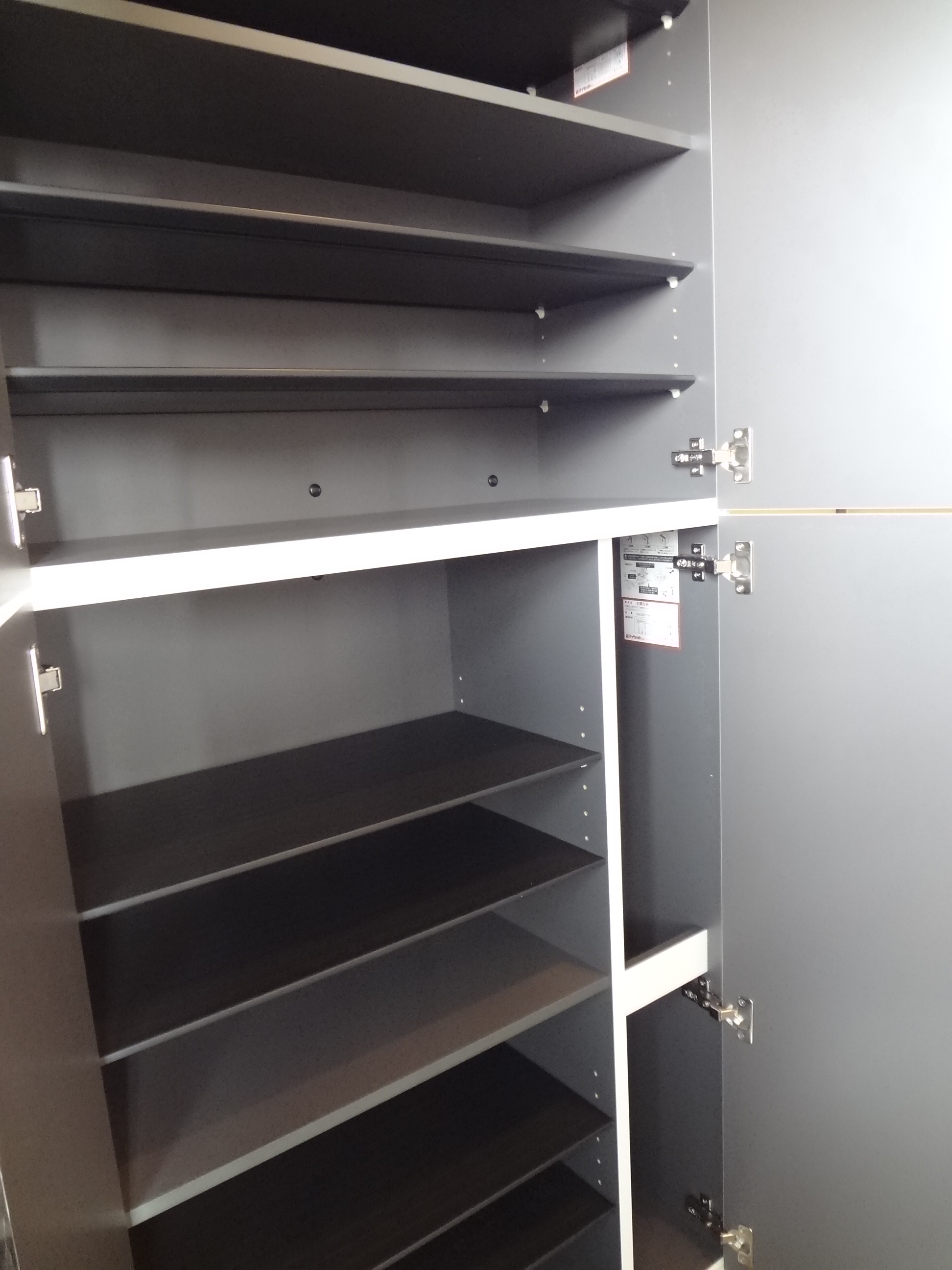 Entrance. Storage abundant cupboard ☆