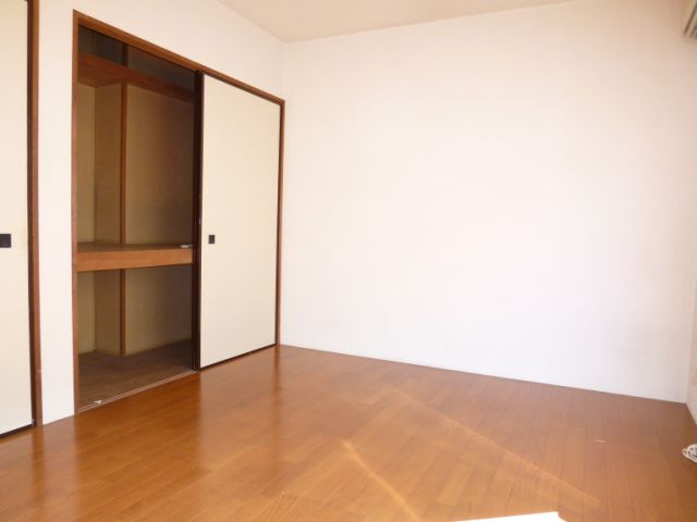 Living and room. ☆ Sunny rooms ☆