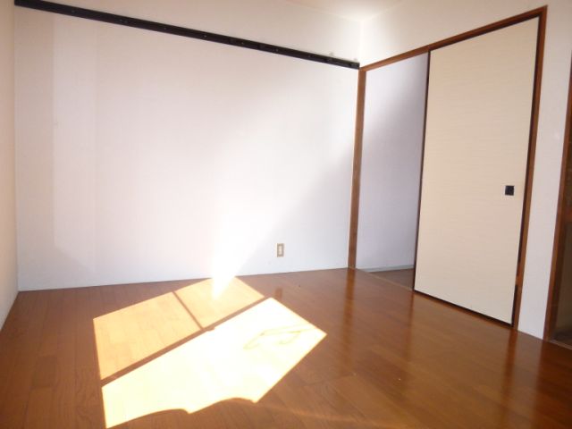 Living and room. ☆ Sunny rooms ☆