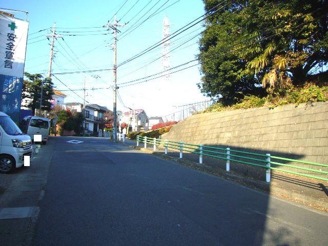 Local photos, including front road. Adjacent road can afford