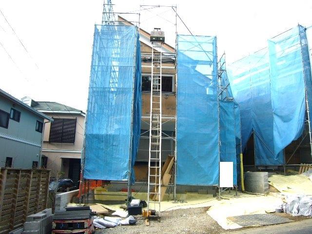 Local appearance photo. Building 2 Under construction