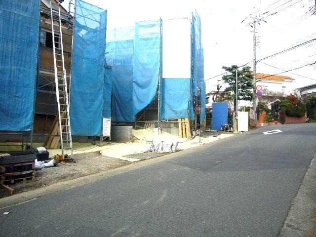 Local photos, including front road. Adjacent road (east 5.5m public road)