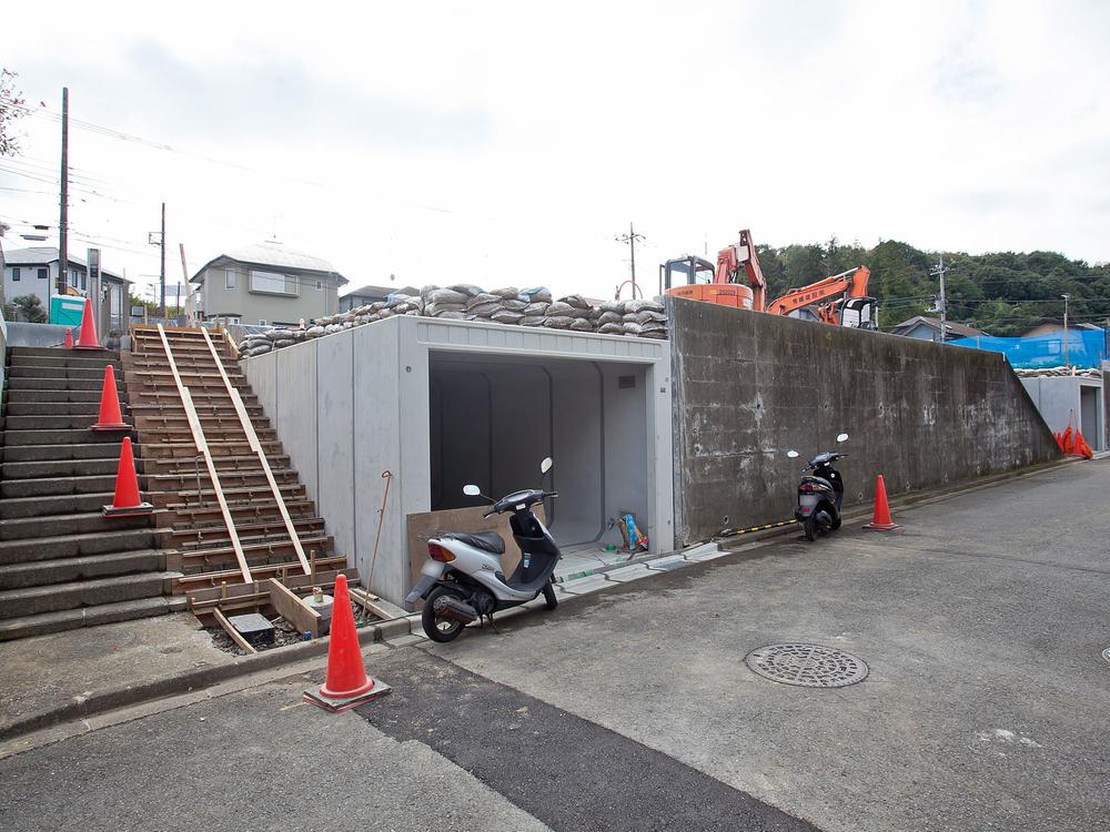 Local photos, including front road. Local (10 May 2013) Shooting