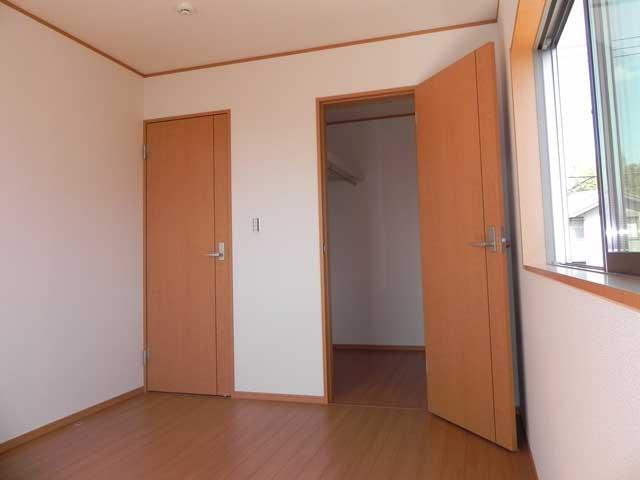 Receipt. Walk-in closet