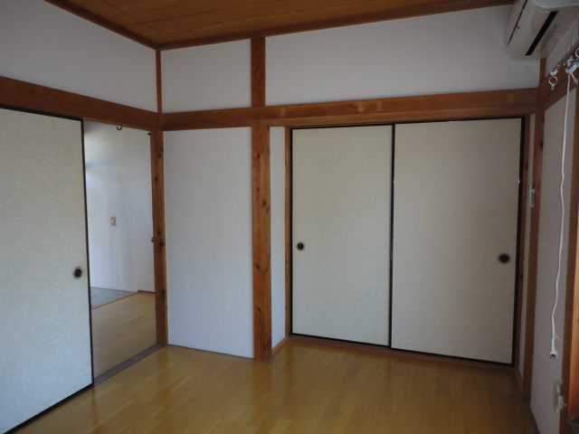 Living and room. Housed there