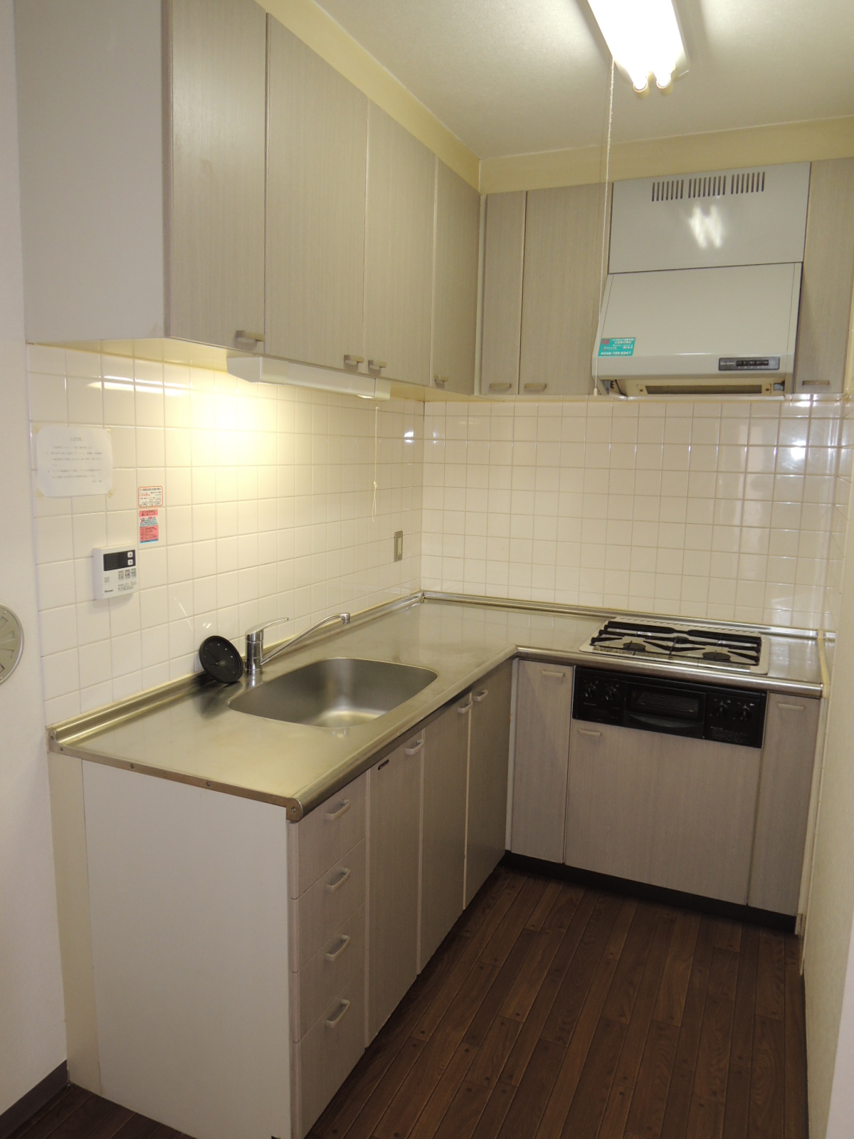 Kitchen. System kitchen, 3-neck with stove grill