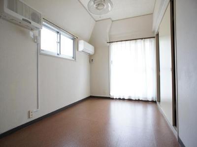 Living and room. Easy-to-use floor plans in all flooring! 