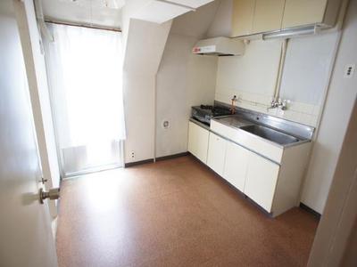 Kitchen. Sink spread point ☆ You can also enjoy dishes