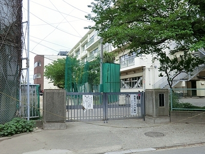 Junior high school. 80m to Machida the first junior high school (junior high school)