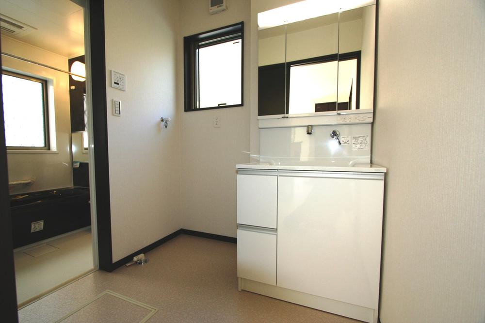 Wash basin, toilet. Local (11 May 2013) Shooting