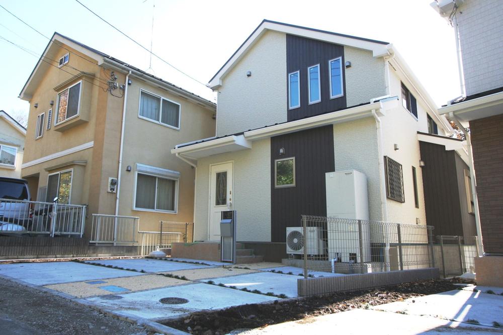 Local photos, including front road. Local (11 May 2013) Shooting