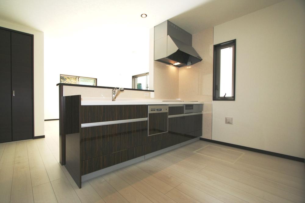 Kitchen. Local (11 May 2013) Shooting