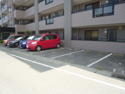 Parking lot.  ☆ On-site parking ☆ 