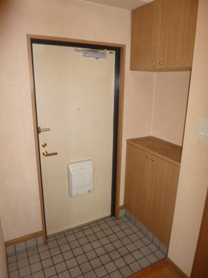 Entrance.  ☆ There cupboard ☆ 