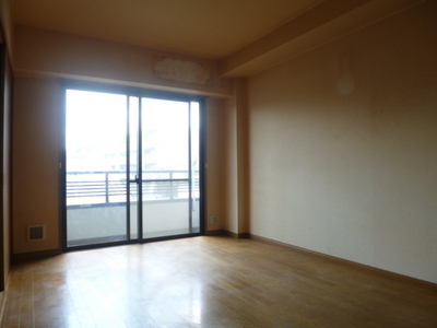 Other room space.  ☆ Sunny ☆ 