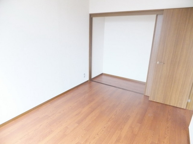 Living and room.  ☆  There is plenty of storage  ☆