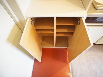 Receipt. There entrance storage