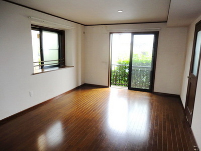 Living and room. Bright corner room dihedral daylight