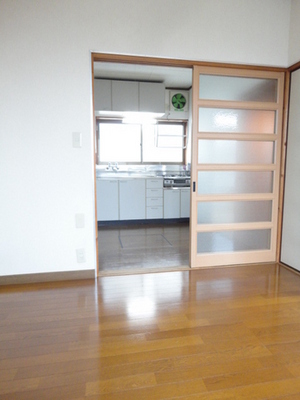 Living and room. Room not to create waste in the sliding door