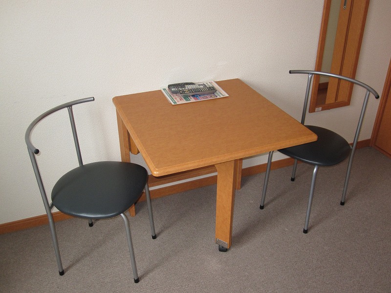 Other room space. Folding table and with chairs