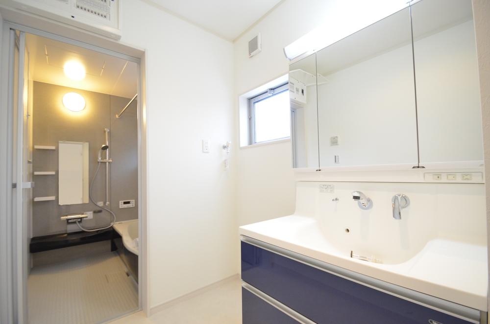 Same specifications photos (Other introspection). Wash basin of three-sided mirror is a lot of storage convenient ☆