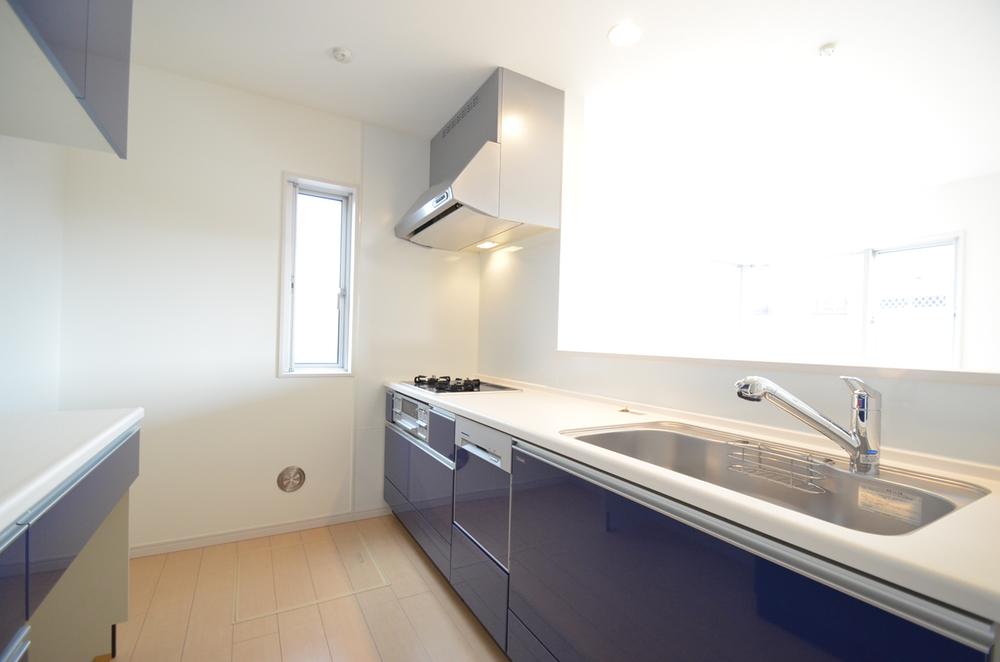 Same specifications photo (kitchen). Face-to-face kitchen can happily dishes while to talk with your family ☆