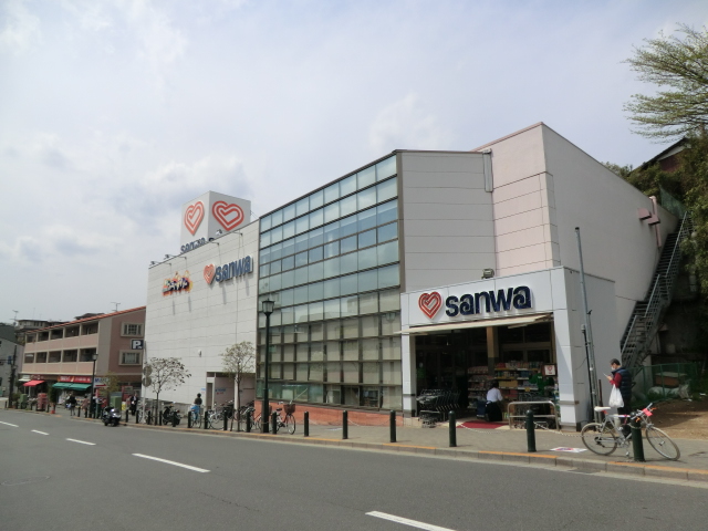 Supermarket. Super Sanwa until the (super) 500m