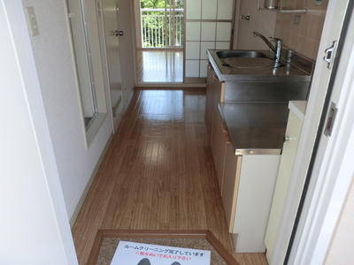 Entrance. Entrance neat with a shoebox