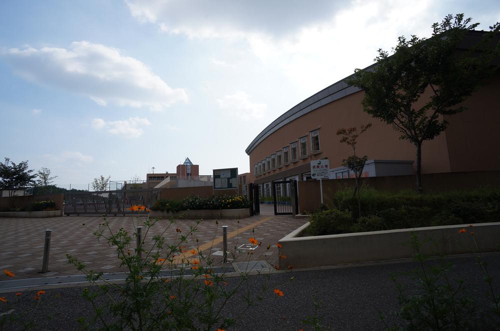 Primary school. 400m Koyama until the hill elementary school