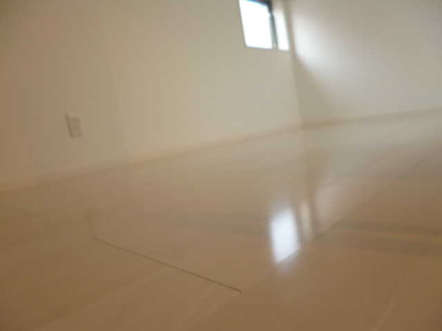 Other room space.  ☆ There are also windows in the loft ☆