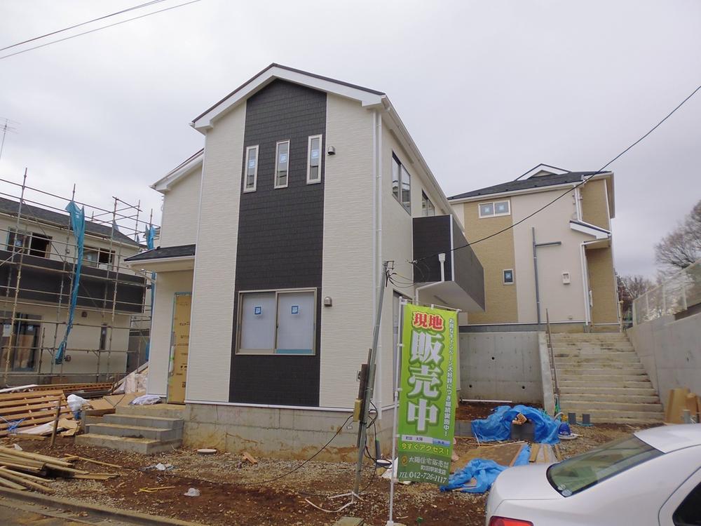 Local appearance photo. 1 Building, Building 2