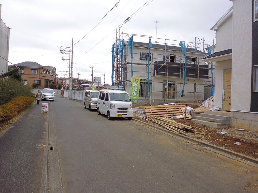 Local photos, including front road. 1 Building, 5 Building