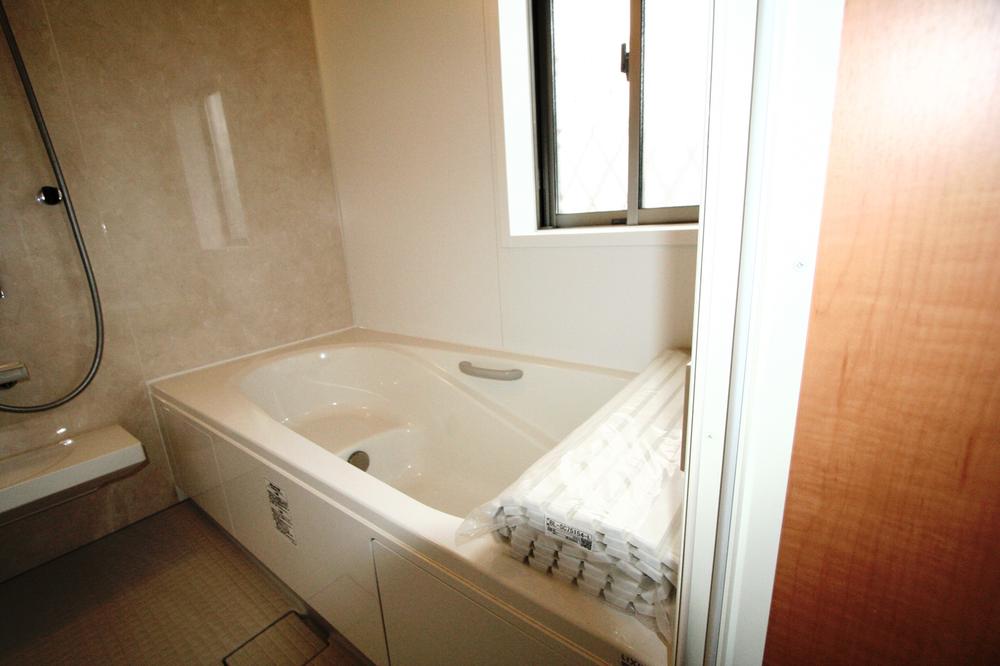 Bathroom. Local (11 May 2013) Shooting