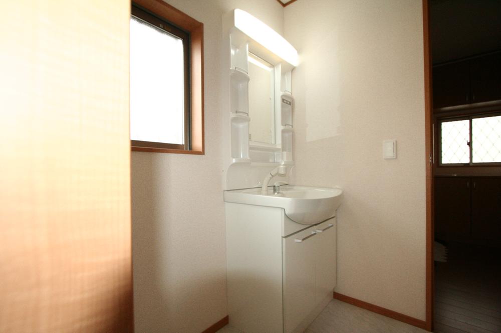 Wash basin, toilet. Local (11 May 2013) Shooting