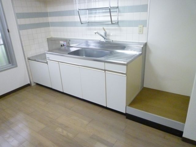 Kitchen. Kitchen space is also down pat.