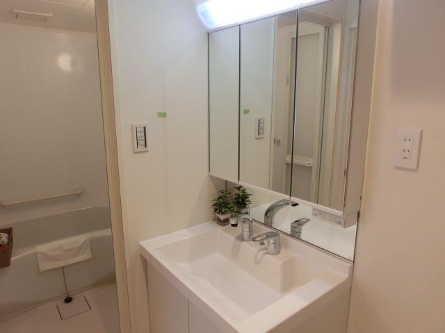Wash basin, toilet