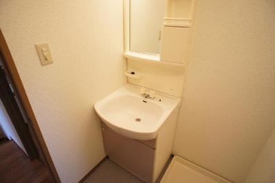 Washroom. Wash basin is an independent type! Effortlessly prepare for going out ☆