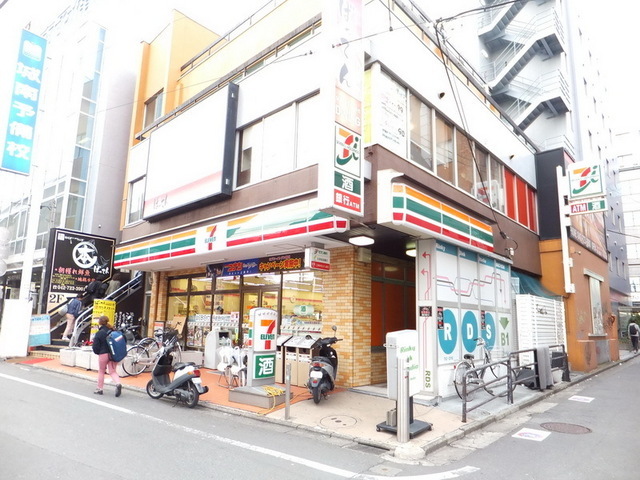 Convenience store. 290m to Seven-Eleven (convenience store)