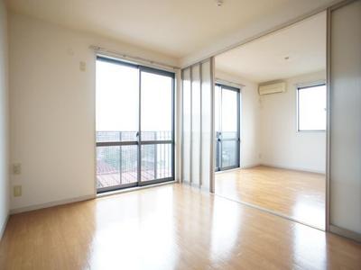 Living and room. 5.8 Pledge of Western-style.