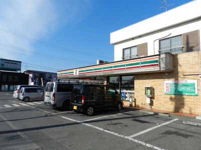 Convenience store. 380m to Seven-Eleven (convenience store)