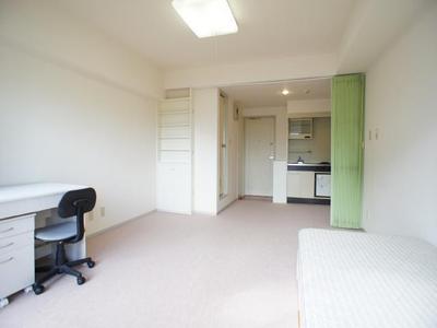 Living and room. Living more than 10 Pledge! Guests can enjoy a family hearthstone! !