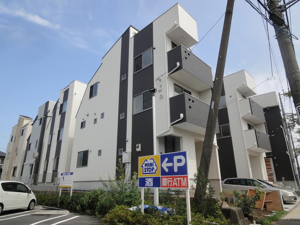 Local appearance photo. 15 Building