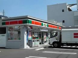Convenience store. 300m until Thanksgiving Haramachida 5-chome (convenience store)