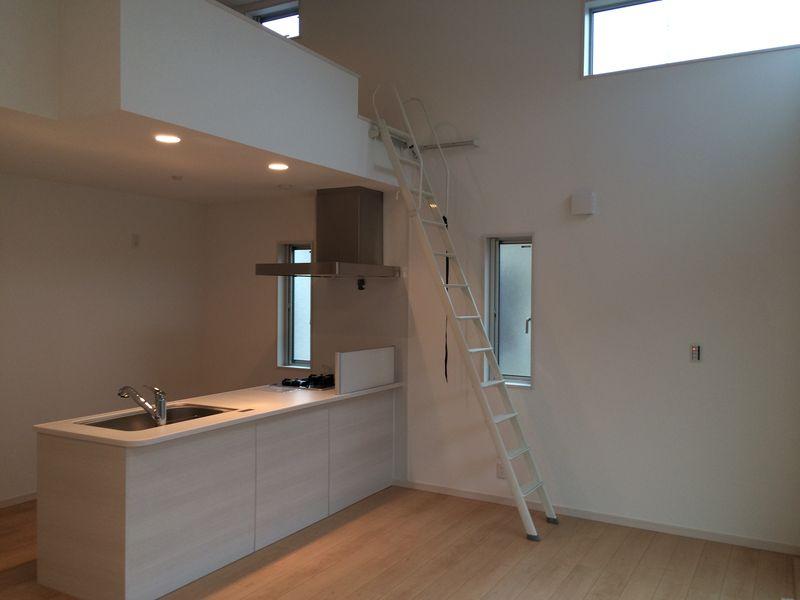 Living. Good and bright living per yang