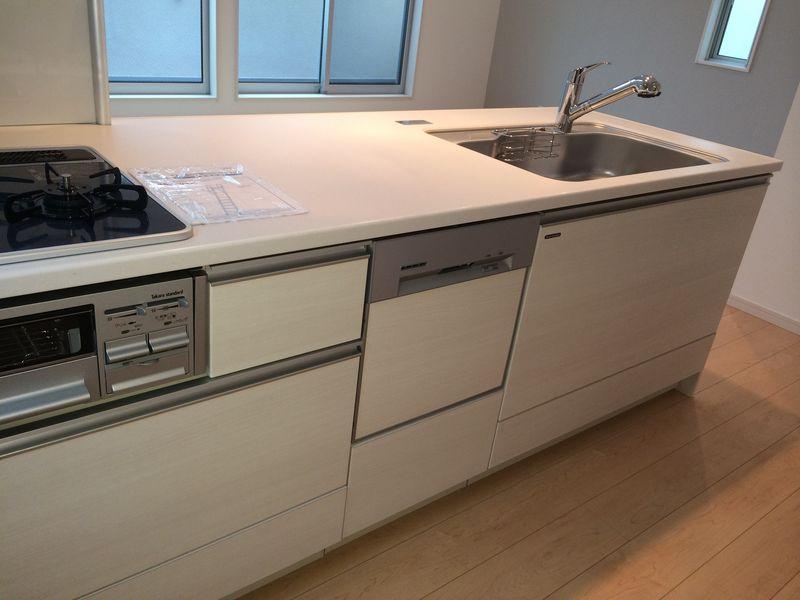 Kitchen. Counter Kitchen & tableware washing dryer
