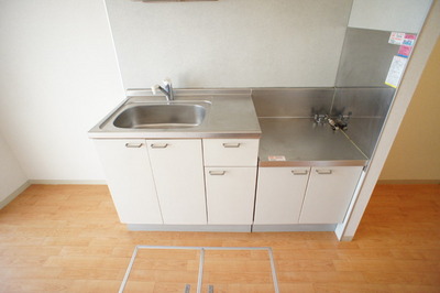 Kitchen. You can also enjoy dishes because it is a two-necked gas stove installation Allowed
