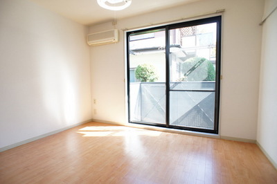 Living and room. Large windows bathed in plenty of light